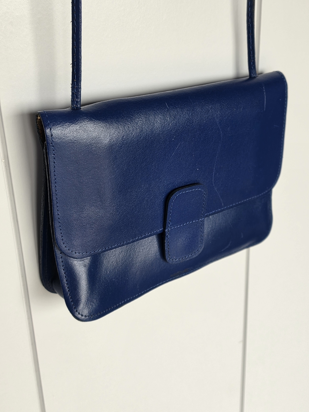 Vintage Mundi Navy Leather Crossbody Bag